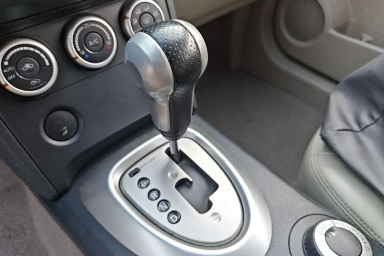 Used Nissan Qashqai 2010 20XFOUR Dragon CVT 4WD Gear Lever