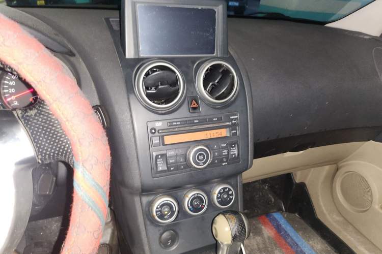 Used Nissan Qashqai 2011 2.0 XV Lea CVT 2WD Audio And AC Panel