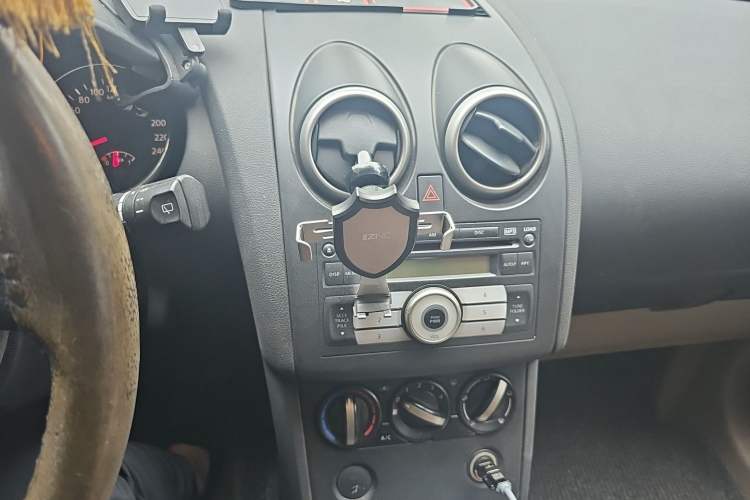 Used Nissan Qashqai 2011 2.0 XL Fire 6MT 2WD Audio And AC Panel