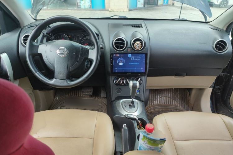 Used Nissan Qashqai 2011 2.0 XL Fire CVT 2WD Center Console