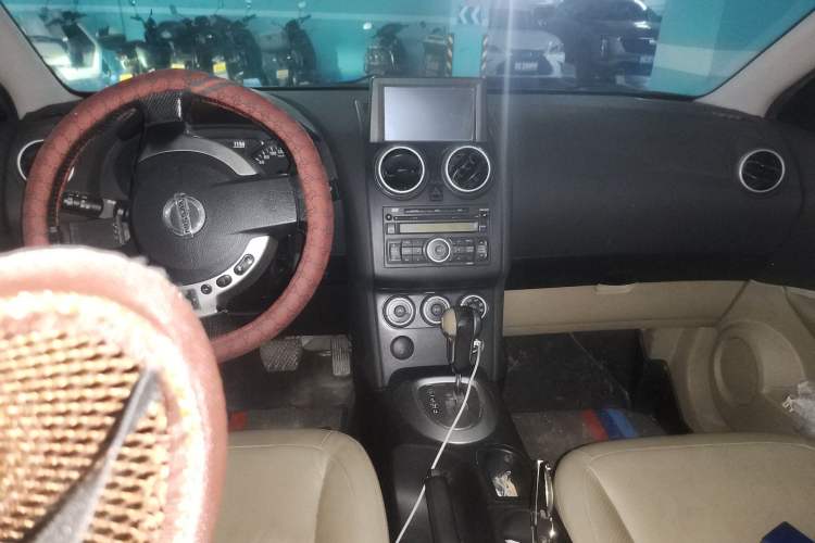 Used Nissan Qashqai 2011 2.0 XV Lea CVT 2WD Center Console