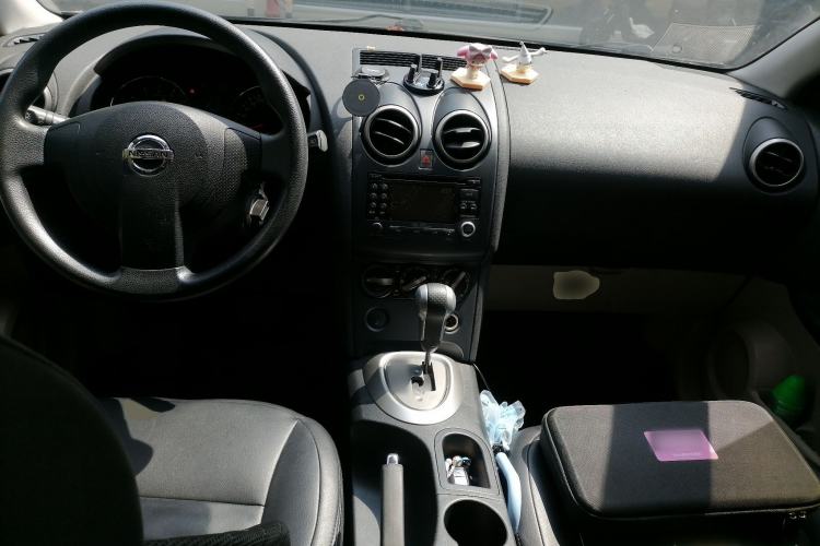 Used Nissan Qashqai 2011 2.0 XL Fire CVT 2WD Center Console