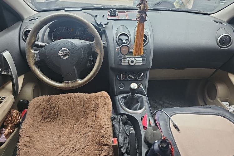 Used Nissan Qashqai 2011 2.0 XL Fire 6MT 2WD Center Console