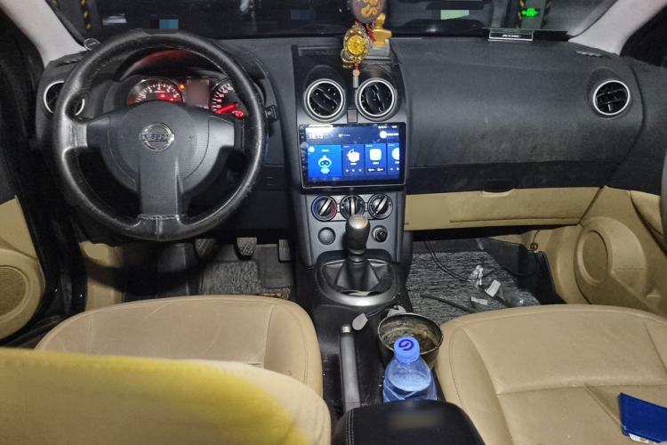 Used Nissan Qashqai 2011 2.0 XL Fire 6MT 2WD Center Console