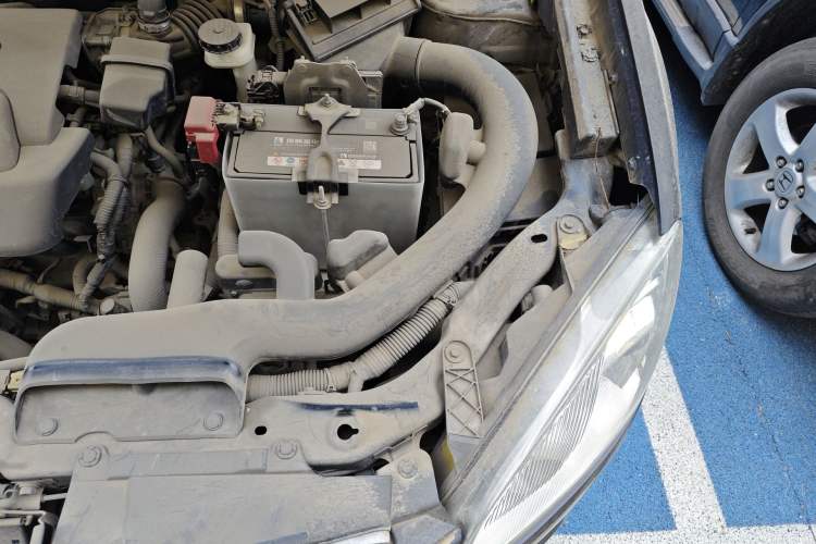 Used Nissan Qashqai 2011 2.0 XV Lea CVT 2WD Engine Bay Left