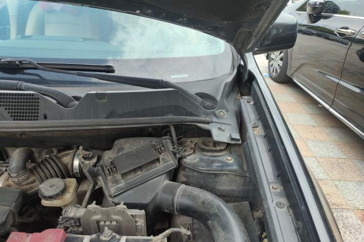 Used Nissan Qashqai 2011 2.0 XL Fire CVT 2WD Engine Bay Left