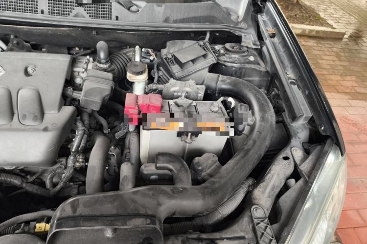 Used Nissan Qashqai 2011 2.0 XV Lea CVT 2WD Engine Bay Left
