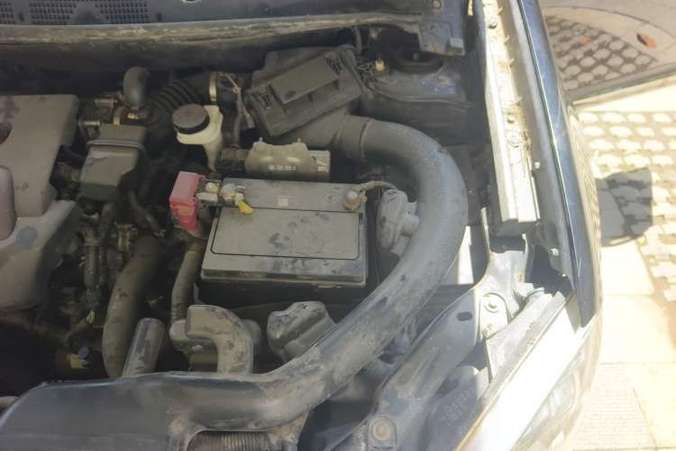 Used Nissan Qashqai 2011 2.0 XV Lea CVT 2WD Engine Bay Left