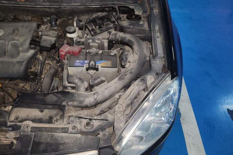 Used Nissan Qashqai 2011 2.0 XV Lea CVT 2WD Engine Bay Left