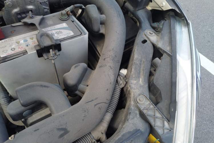 Used Nissan Qashqai 2011 2.0 XV Lea CVT 2WD Engine Bay Left