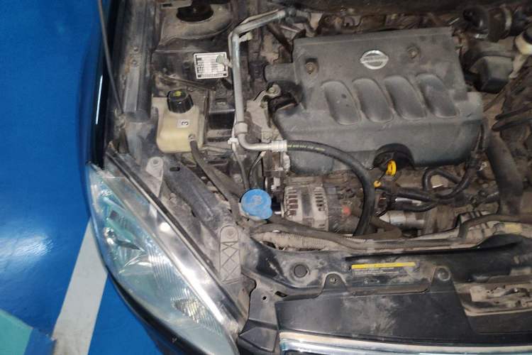 Used Nissan Qashqai 2011 2.0 XV Lea CVT 2WD Engine Bay Right