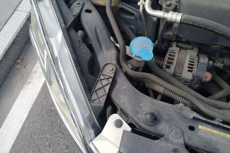 Used Nissan Qashqai 2011 2.0 XV Lea CVT 2WD Engine Bay Right