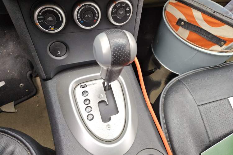 Used Nissan Qashqai 2011 2.0 XV Lea CVT 2WD Gear Lever