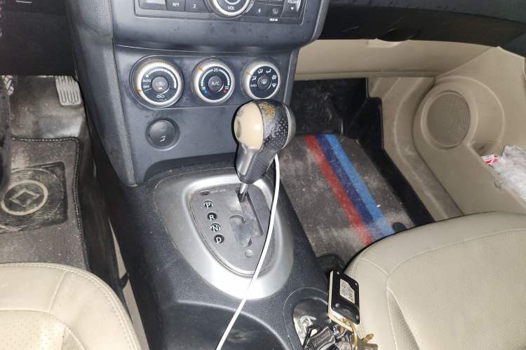 Used Nissan Qashqai 2011 2.0 XV Lea CVT 2WD Gear Lever