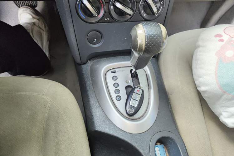 Used Nissan Qashqai 2011 2.0 XL Fire CVT 2WD Gear Lever