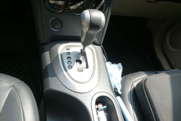 Used Nissan Qashqai 2011 2.0 XL Fire CVT 2WD Gear Lever