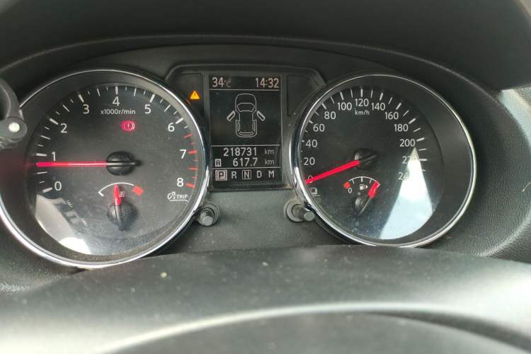 Used Nissan Qashqai 2011 2.0 XL Fire CVT 2WD Odometer Close Up