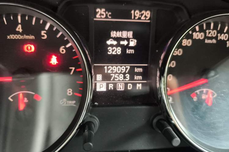 Used Nissan Qashqai 2011 2.0 XV Lea CVT 2WD Odometer Close Up