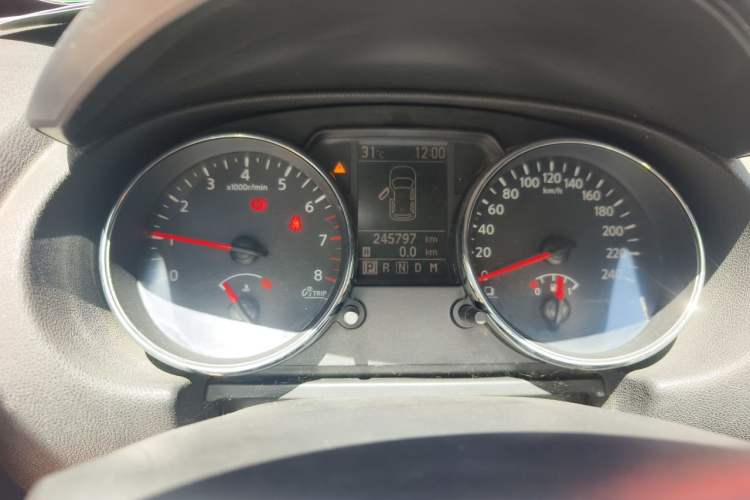 Used Nissan Qashqai 2011 2.0 XV Lea CVT 2WD Odometer Close Up