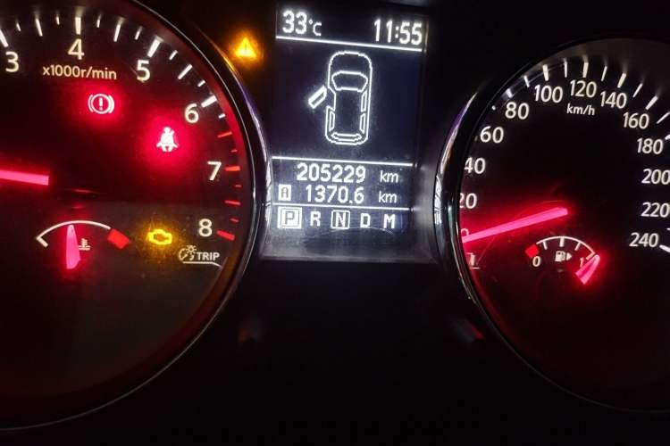 Used Nissan Qashqai 2011 2.0 XV Lea CVT 2WD Odometer Close Up
