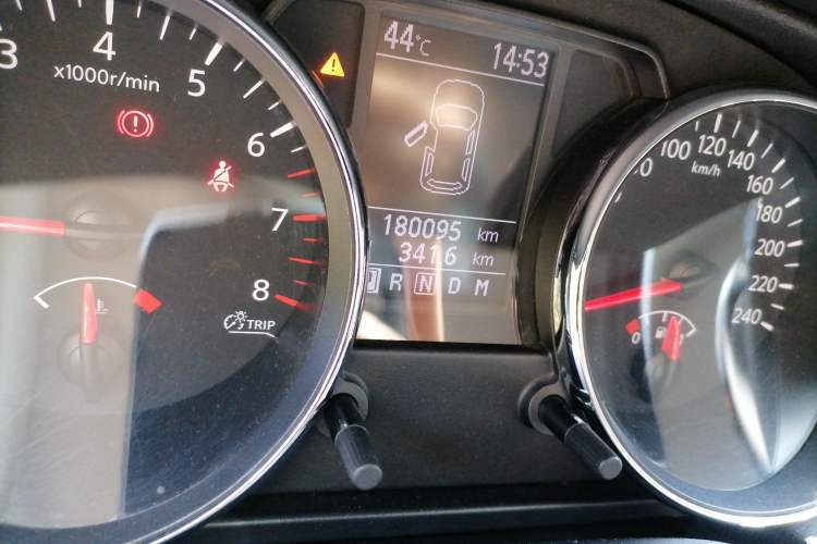 Used Nissan Qashqai 2011 2.0 XL Fire CVT 2WD Odometer Close Up