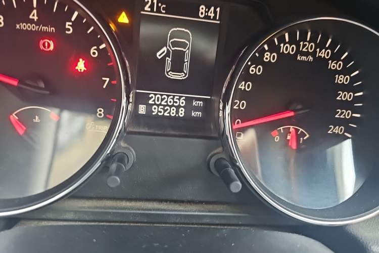 Used Nissan Qashqai 2011 2.0 XL Fire 6MT 2WD Odometer Close Up