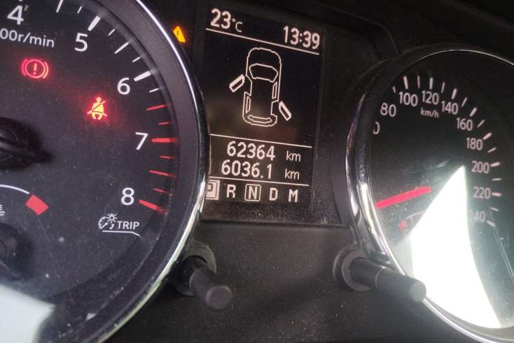 Used Nissan Qashqai 2011 2.0 XV Lea CVT 2WD Odometer Close Up