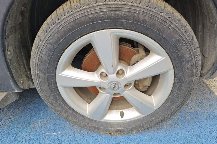 Used Nissan Qashqai 2011 2.0 XV Lea CVT 2WD Right Front Wheel Hub