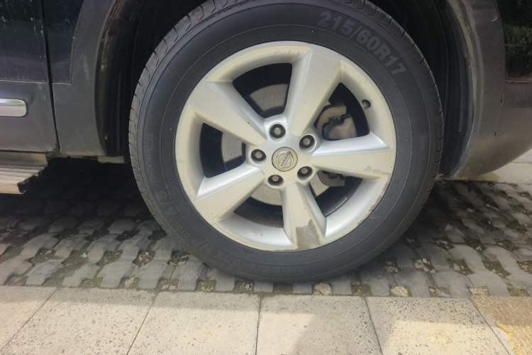 Used Nissan Qashqai 2011 2.0 XV Lea CVT 2WD Right Front Wheel Hub