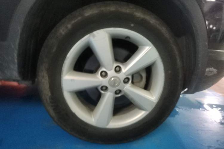 Used Nissan Qashqai 2011 2.0 XV Lea CVT 2WD Right Front Wheel Hub