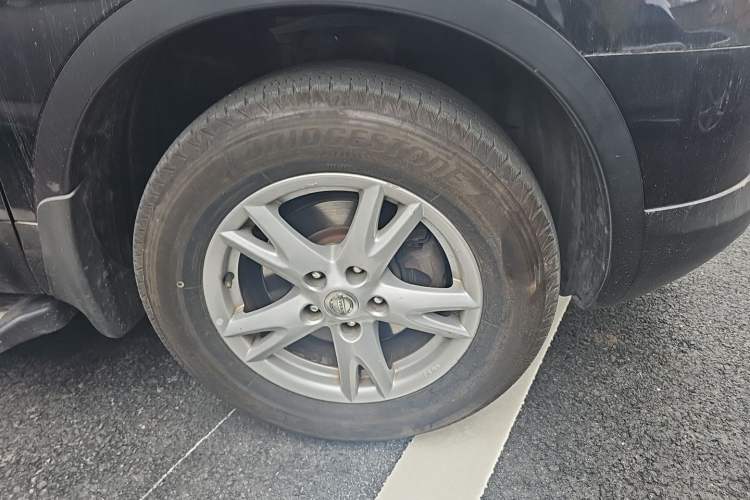 Used Nissan Qashqai 2011 2.0 XL Fire 6MT 2WD Right Front Wheel Hub
