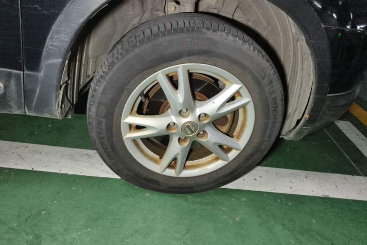 Used Nissan Qashqai 2011 2.0 XL Fire 6MT 2WD Right Front Wheel Hub