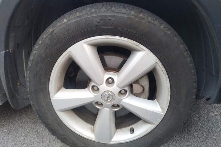 Used Nissan Qashqai 2011 2.0 XV Lea CVT 2WD Right Front Wheel Hub