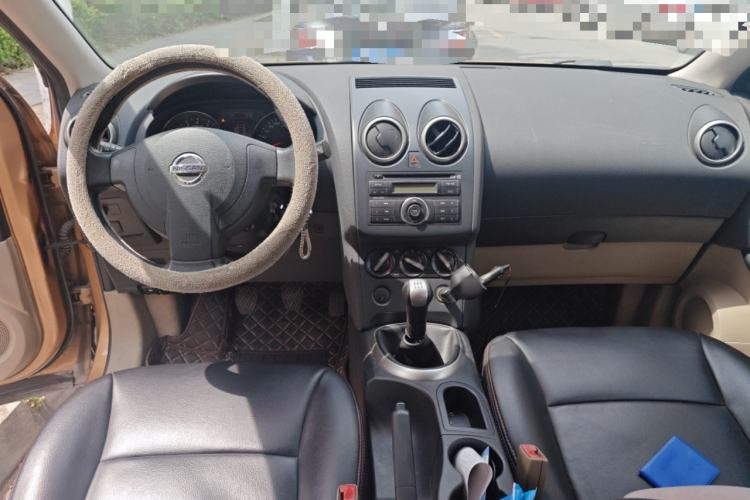 Used Nissan Qashqai 2011 1.6XE Wind 5MT 2WD Center Console