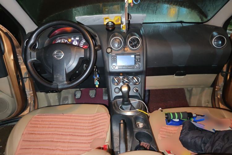 Used Nissan Qashqai 2011 1.6XE Wind 5MT 2WD Center Console