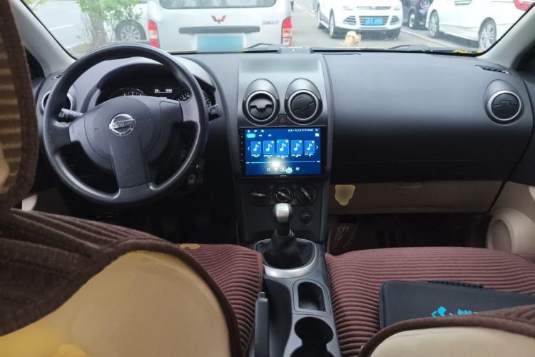 Used Nissan Qashqai 2011 1.6XE Wind 5MT 2WD Center Console