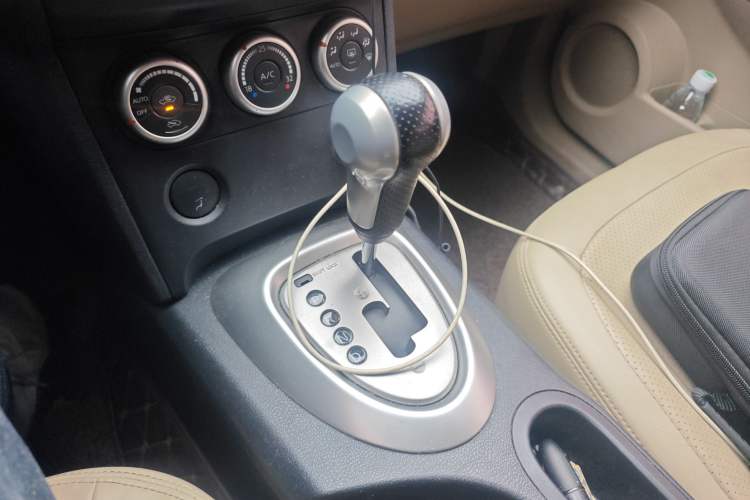 Used Nissan Qashqai 2011 2.0 XV Lea CVT 2WD Gear Lever