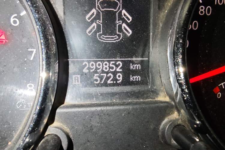 Used Nissan Qashqai 2011 1.6XE Wind 5MT 2WD Odometer Close Up