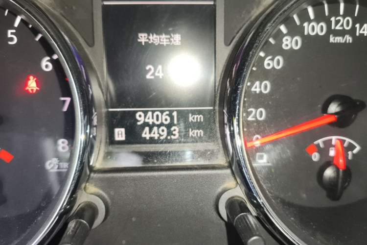 Used Nissan Qashqai 2011 1.6XE Wind 5MT 2WD Odometer Close Up