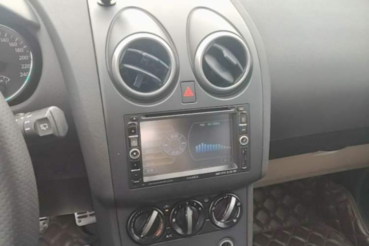 Used Nissan Qashqai 2011 2.0 XL Fire 6MT 2WD Audio And AC Panel