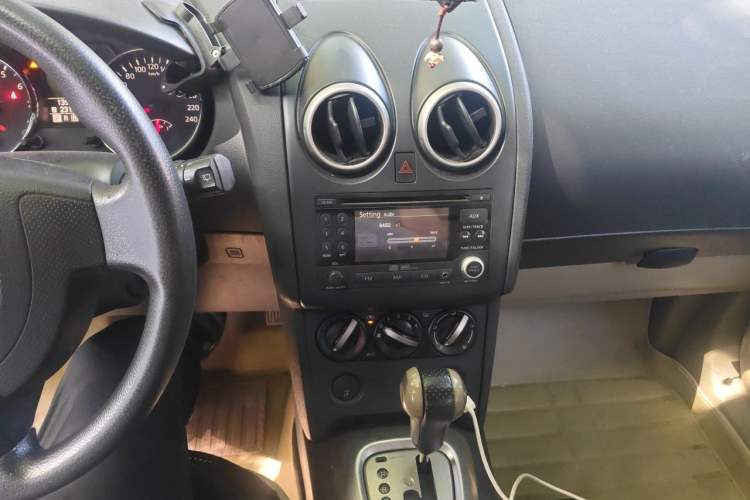 Used Nissan Qashqai 2011 2.0 XL Fire CVT 2WD Audio And AC Panel