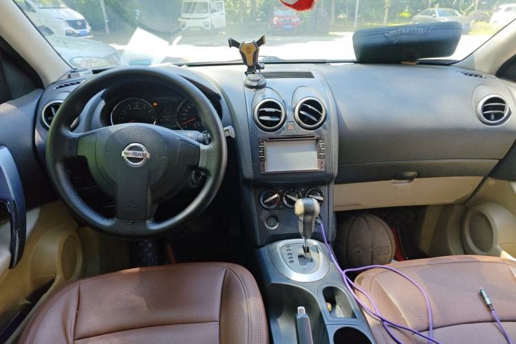 Used Nissan Qashqai 2011 2.0 XL Fire CVT 2WD Center Console