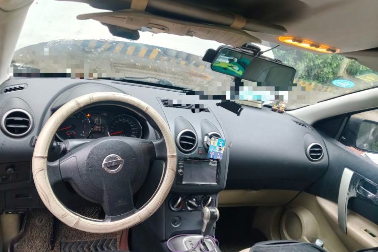 Used Nissan Qashqai 2011 2.0 XL Fire CVT 2WD Center Console