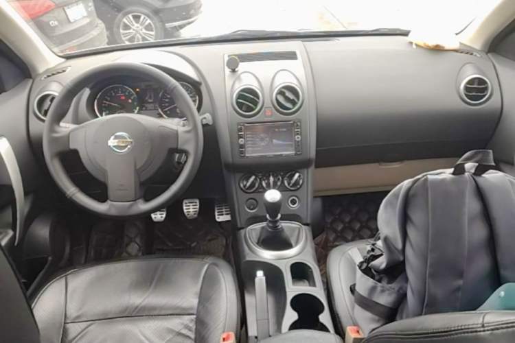 Used Nissan Qashqai 2011 2.0 XL Fire 6MT 2WD Center Console