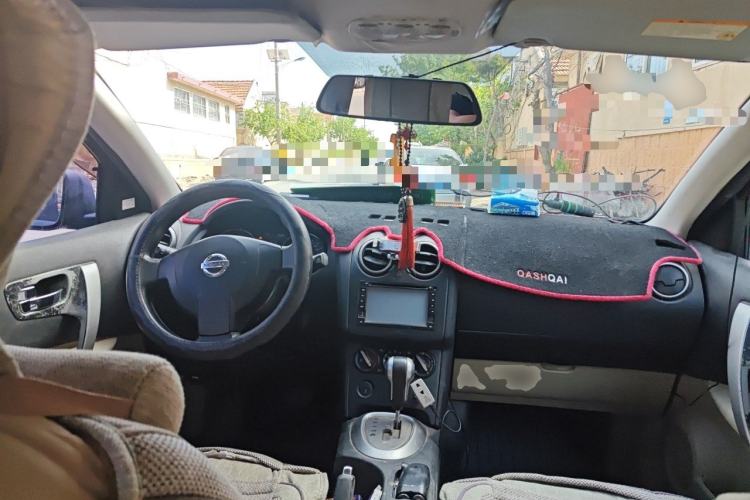 Used Nissan Qashqai 2011 2.0 XL Fire CVT 2WD Center Console