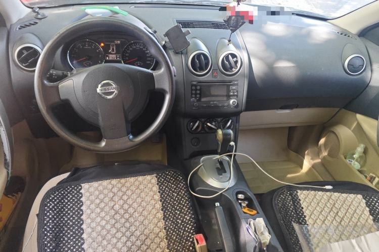 Used Nissan Qashqai 2011 2.0 XL Fire CVT 2WD Center Console