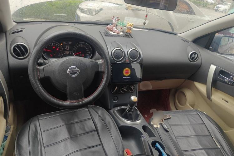 Used Nissan Qashqai 2011 2.0 XL Fire 6MT 2WD Center Console