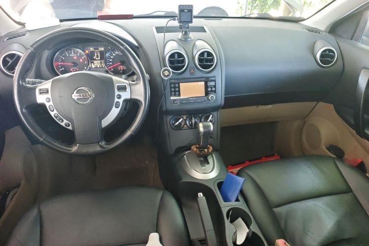 Used Nissan Qashqai 2011 2.0 XL Fire CVT 2WD Center Console