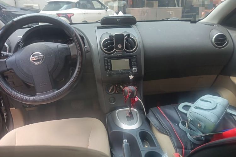 Used Nissan Qashqai 2011 2.0 XL Fire CVT 2WD Center Console