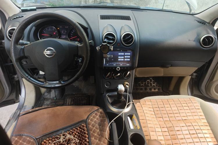 Used Nissan Qashqai 2011 1.6XE Wind 5MT 2WD Center Console